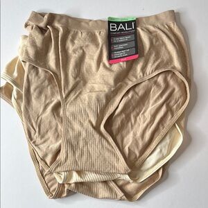 Bali Comfort Revolution Seamless Brief Panties 3 Pairs - Size 8 / 9 XL